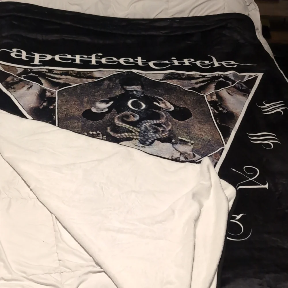 A Perfect Circle APC band merch tour promo Blanket throw fuzz warm Rock Outsider - Picture 2 of 4